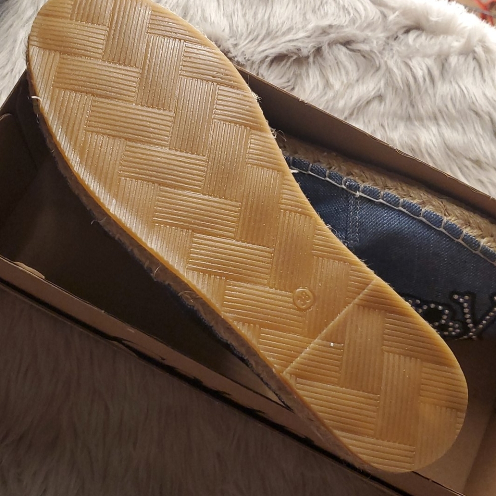 Shoes - Picture 6 of 6